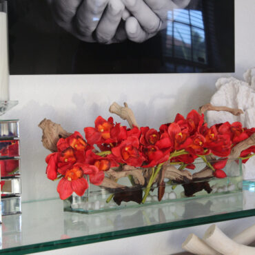 Red Cymbidiums – approx. 24 cm in 24″ Casa Moderna Glass Plate Planter