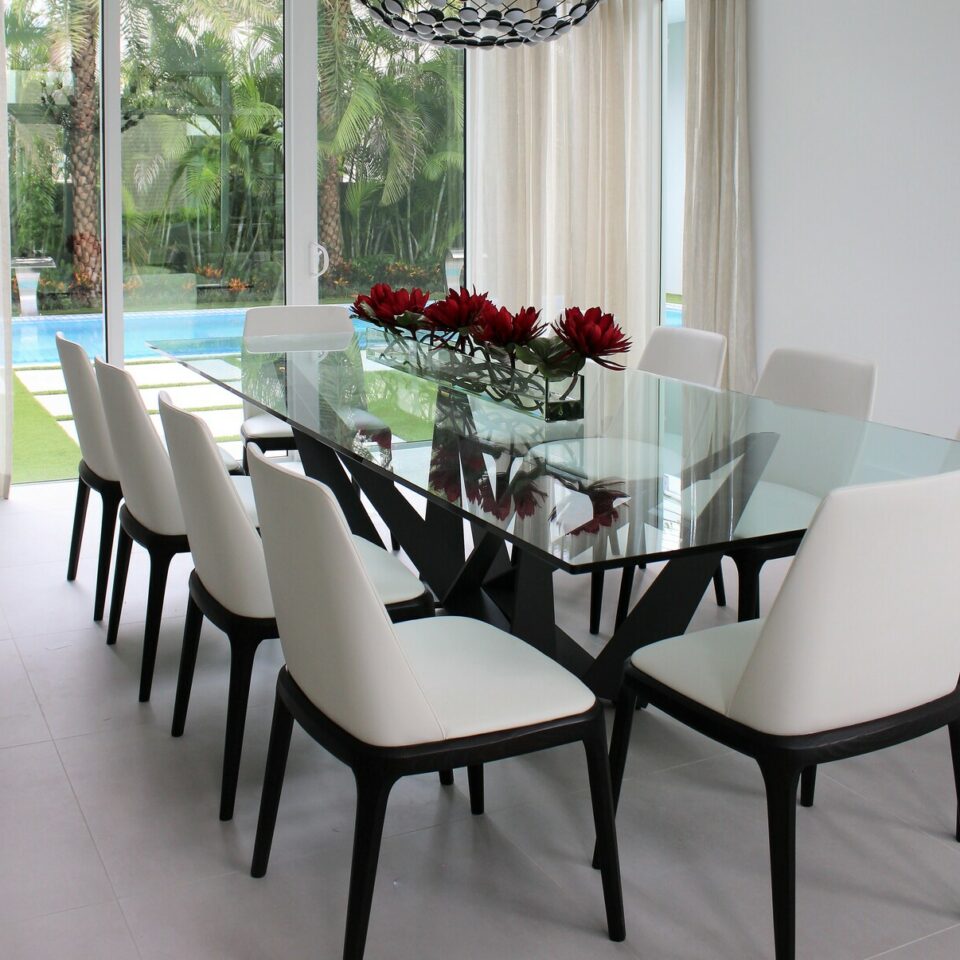 Red Water Lilies – approx. 48 cm in Glass Plate Planter