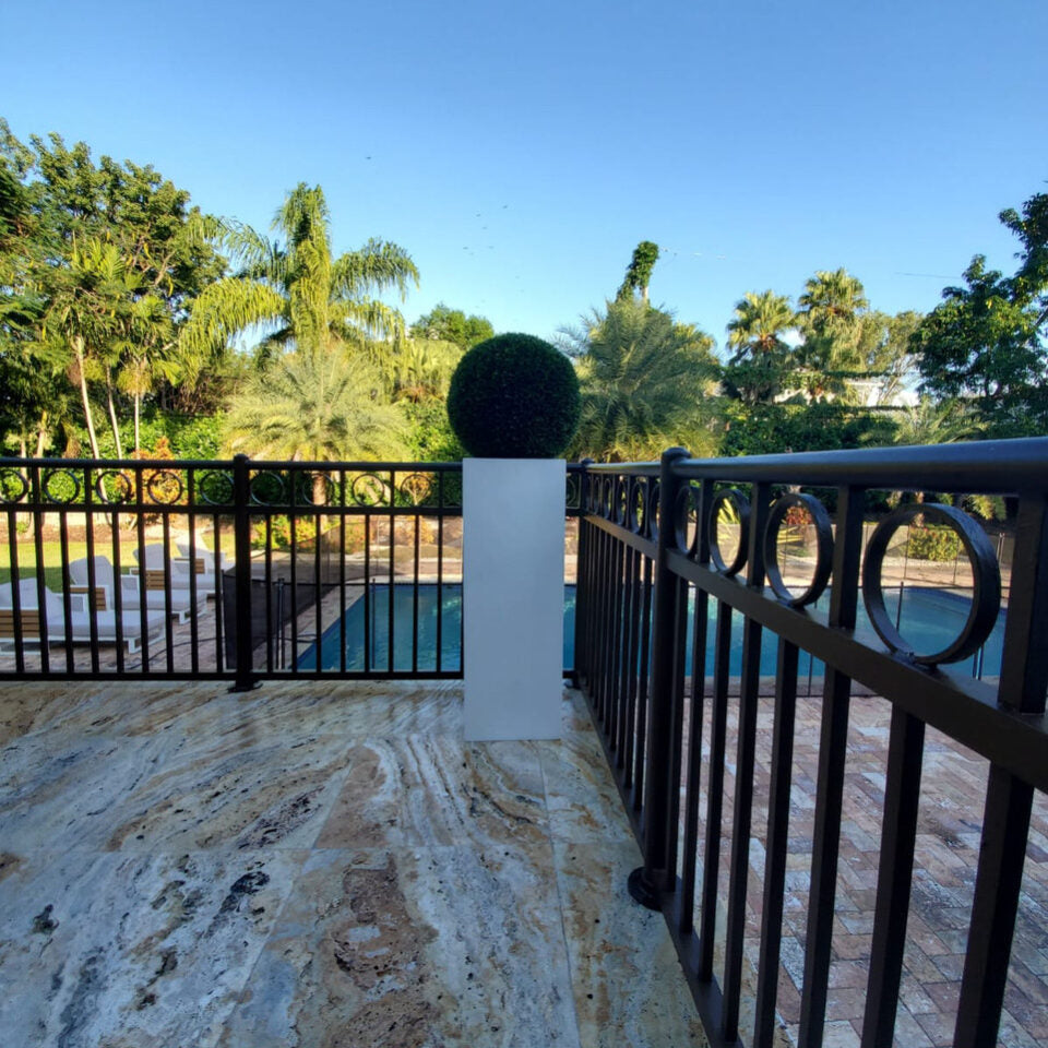 Yang Fiberglas Vase Topiary