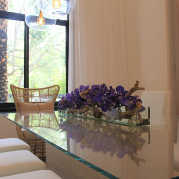 Purple Vandas – approx. 48 cm in 48″ Casa Moderna Glass Plate Planter