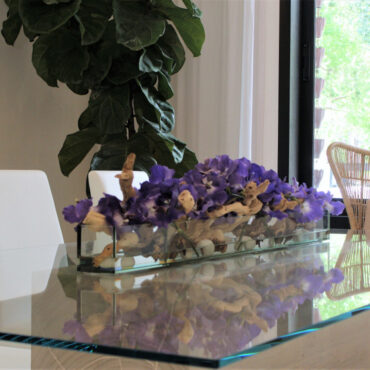 Purple Vandas – approx. 48 cm in 48″ Casa Moderna Glass Plate Planter